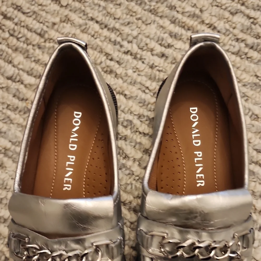 DONALD PLINER Leather Lissi Metallic Loafers Silver Size 6